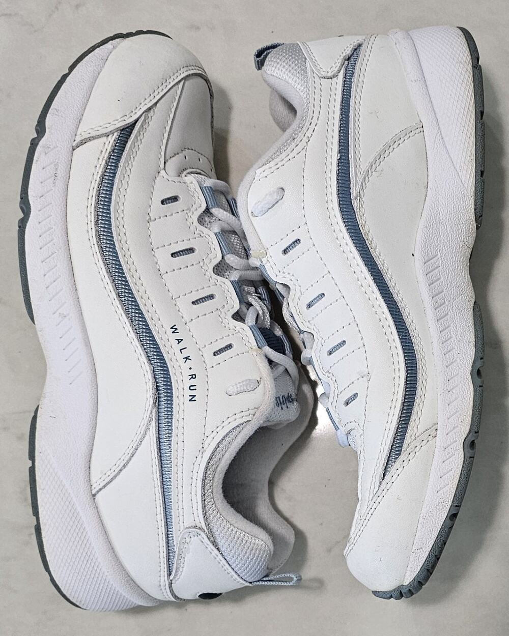 Easy Spirit Walk Run Womens Size 5 White Gray Leather Sneakers 569